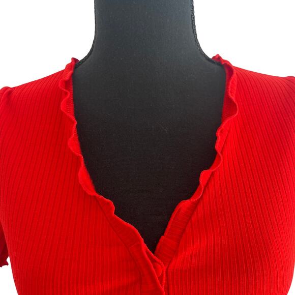 NWOT H&M Red Ribbed Ruffle Trim Short Sleeve Cropped Button Down Blouse Top S - Picture 6 of 8